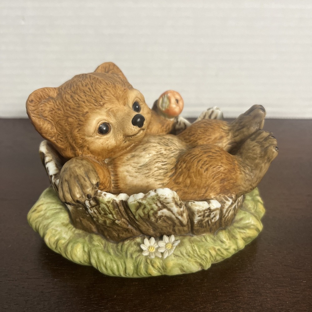 Vintage Homco Masterpiece Porcelain 1986 Bear In Tree Base Eating Apple Figurine